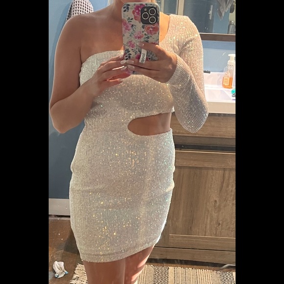 Dress - Picture 5 of 5